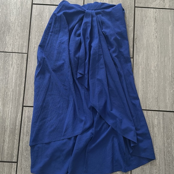 Calvin Klein high low size 6 blue dress. Halter style. - Picture 4 of 4